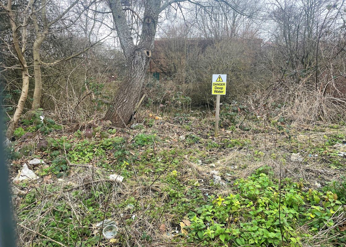 Pond/Land off, Gipsy Lane, Swindon, SN2 8DH