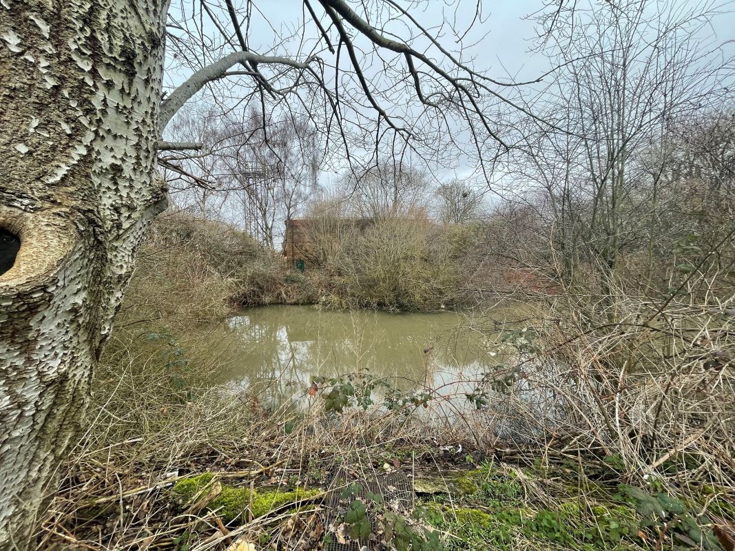 Pond/Land off, Gipsy Lane, Swindon, SN2 8DH