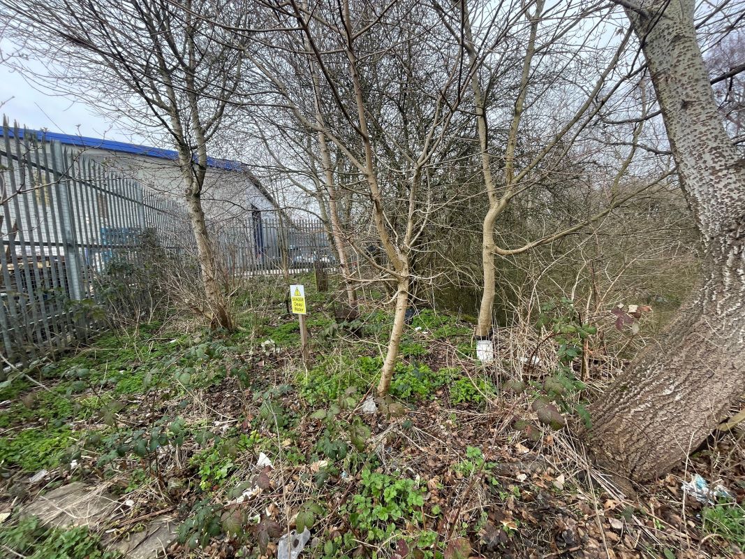 Pond/Land off, Gipsy Lane, Swindon, SN2 8DH