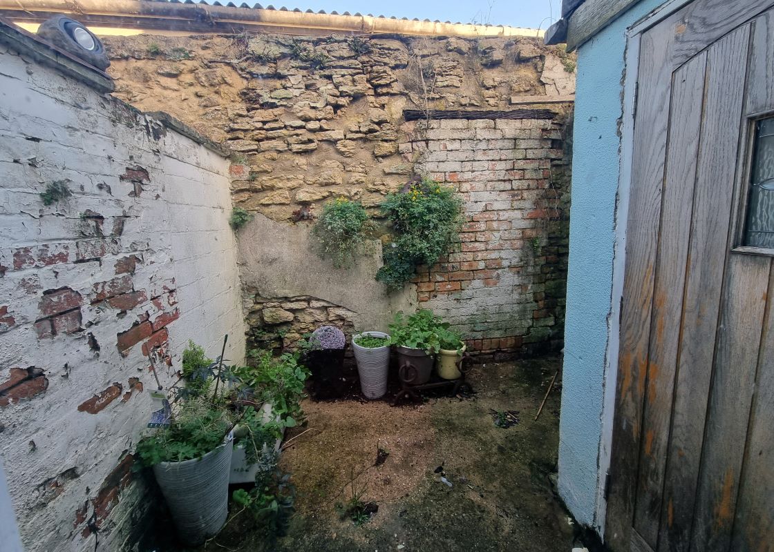 54, London Road, Calne, SN11 0AB