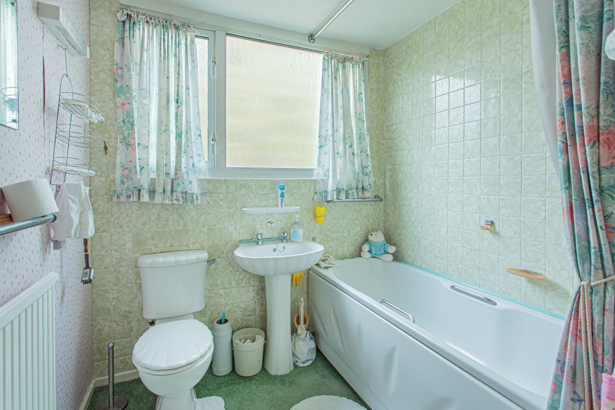 21, Broadacres, Swindon, Broad Town, SN4 7RP