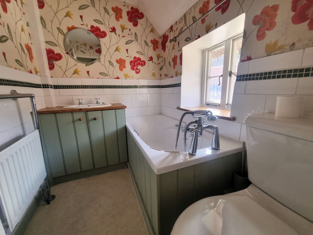 1, Oak Lane, Devizes, Easterton, SN10 4PD