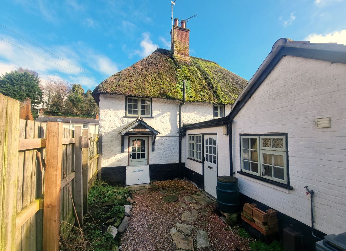 1, Oak Lane, Devizes, Easterton, SN10 4PD