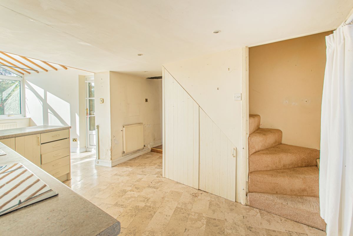 1, Cuttle Lane, Chippenham, Biddestone, SN14 7DF