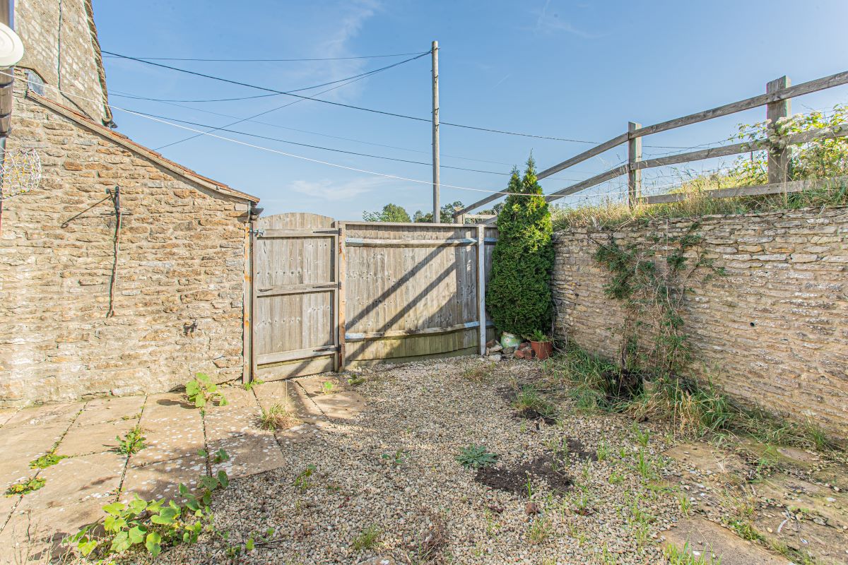 1, Cuttle Lane, Chippenham, Biddestone, SN14 7DF