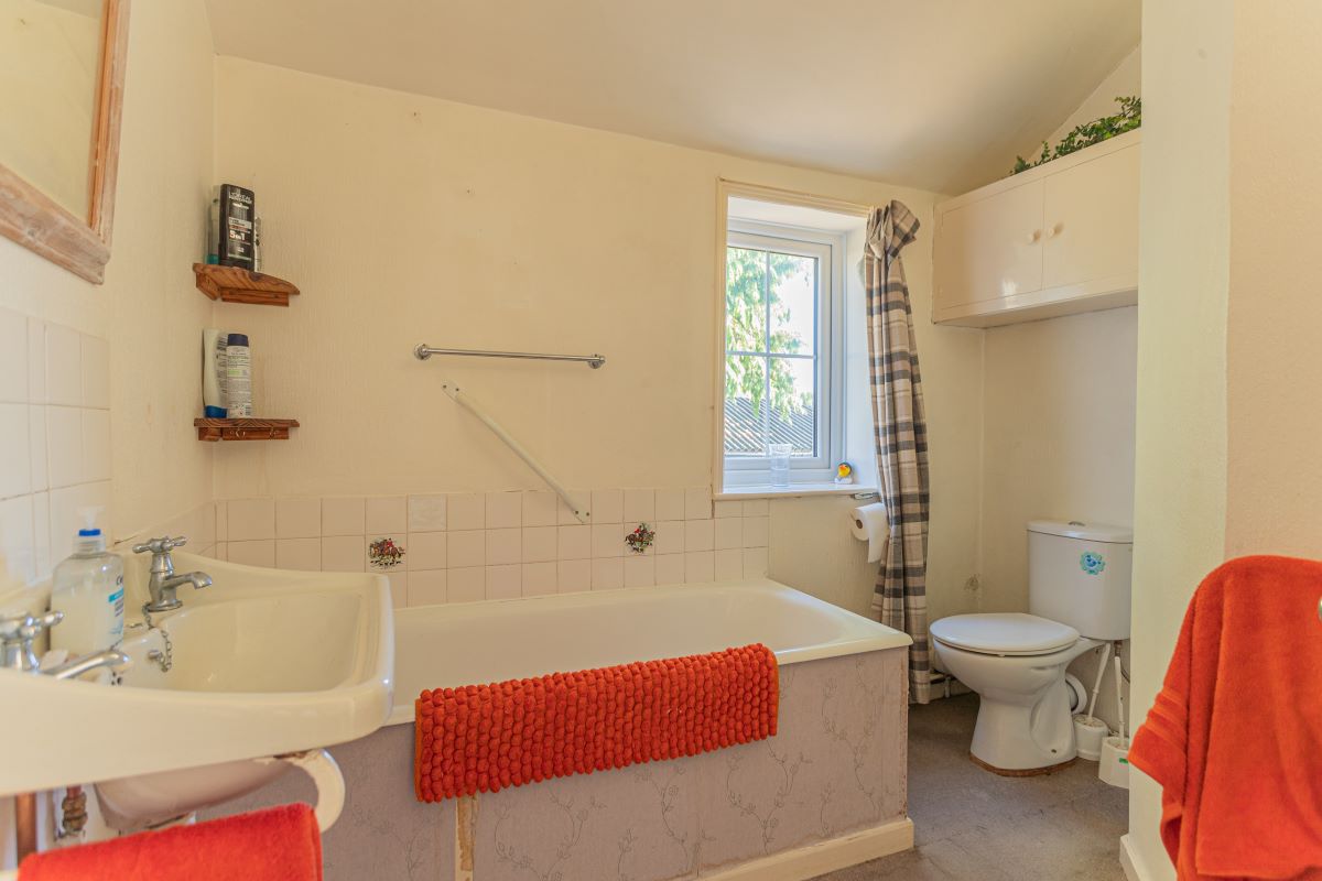 Kings Road, Devizes, Market Lavington, SN10 4PZ