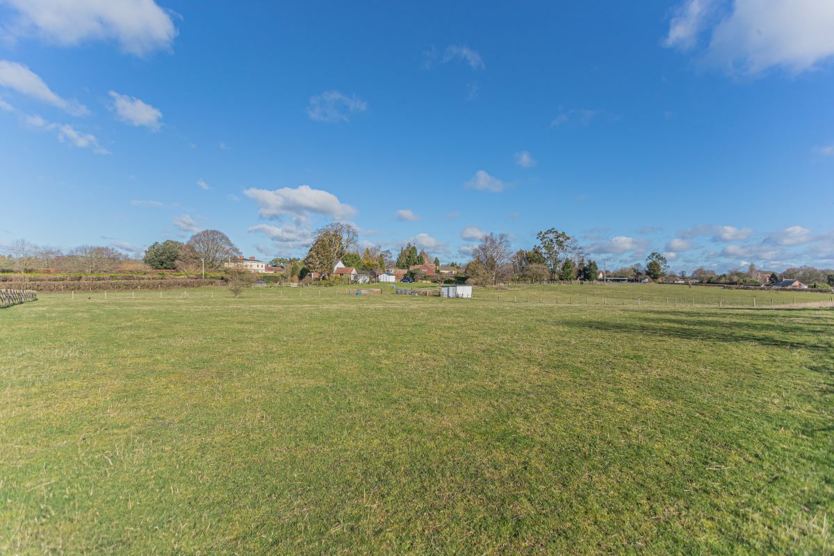 Kings Road, Devizes, Market Lavington, SN10 4PZ