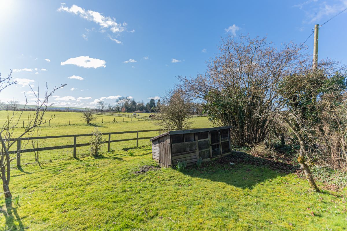 Kings Road, Devizes, Market Lavington, SN10 4PZ