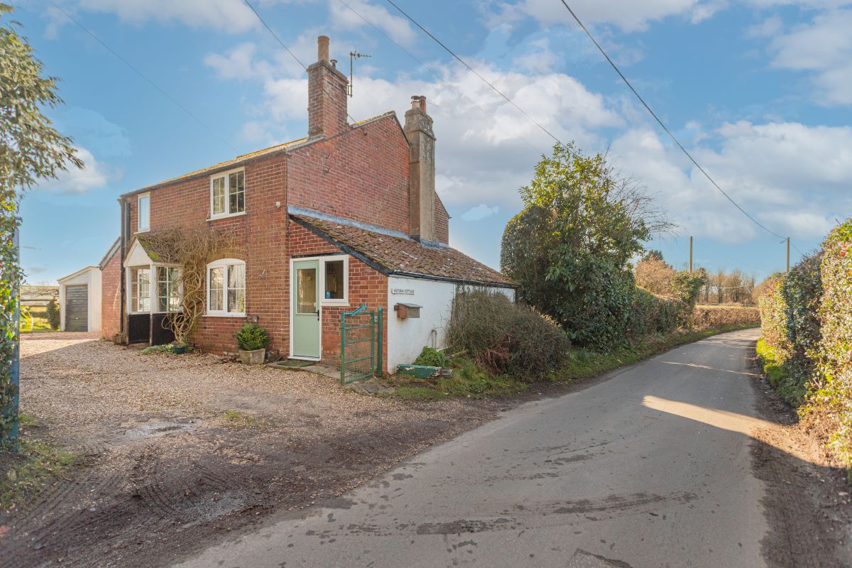 Kings Road, Devizes, Market Lavington, SN10 4PZ