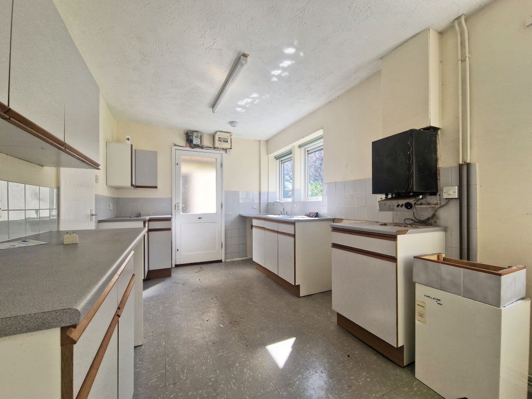 64, Whitegates, Chippenham, Castle Combe, SN14 7JW