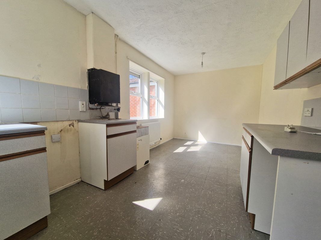 64, Whitegates, Chippenham, Castle Combe, SN14 7JW