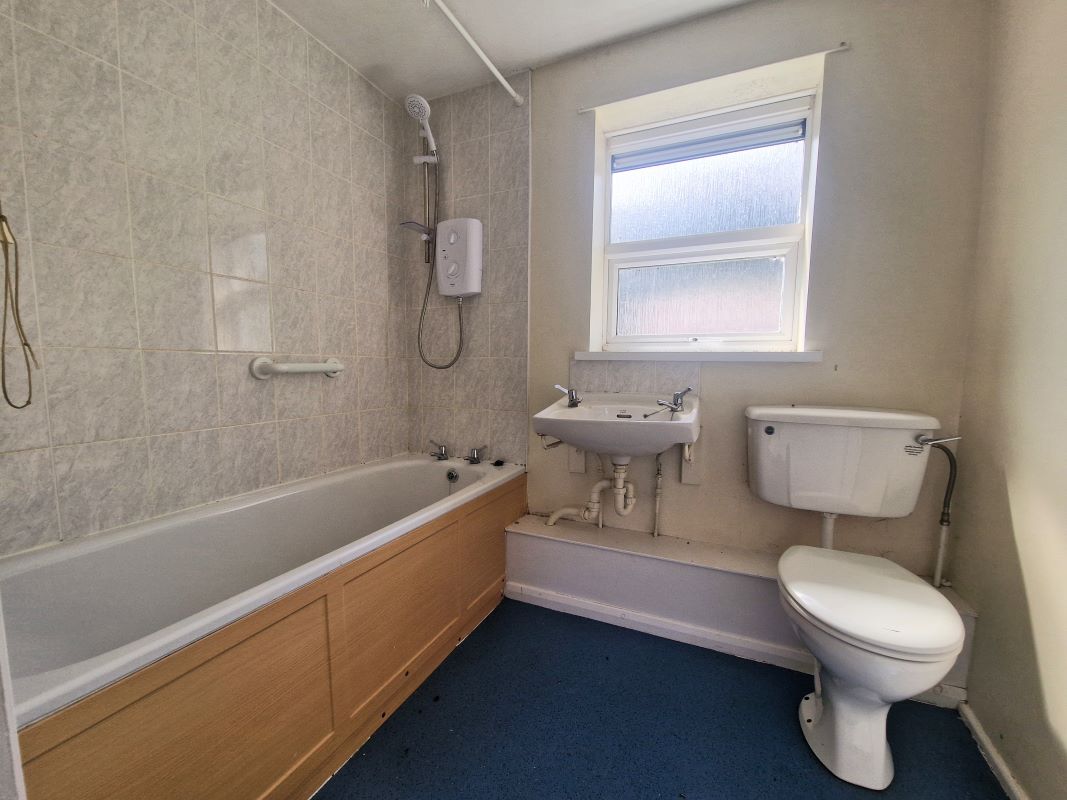 64, Whitegates, Chippenham, Castle Combe, SN14 7JW