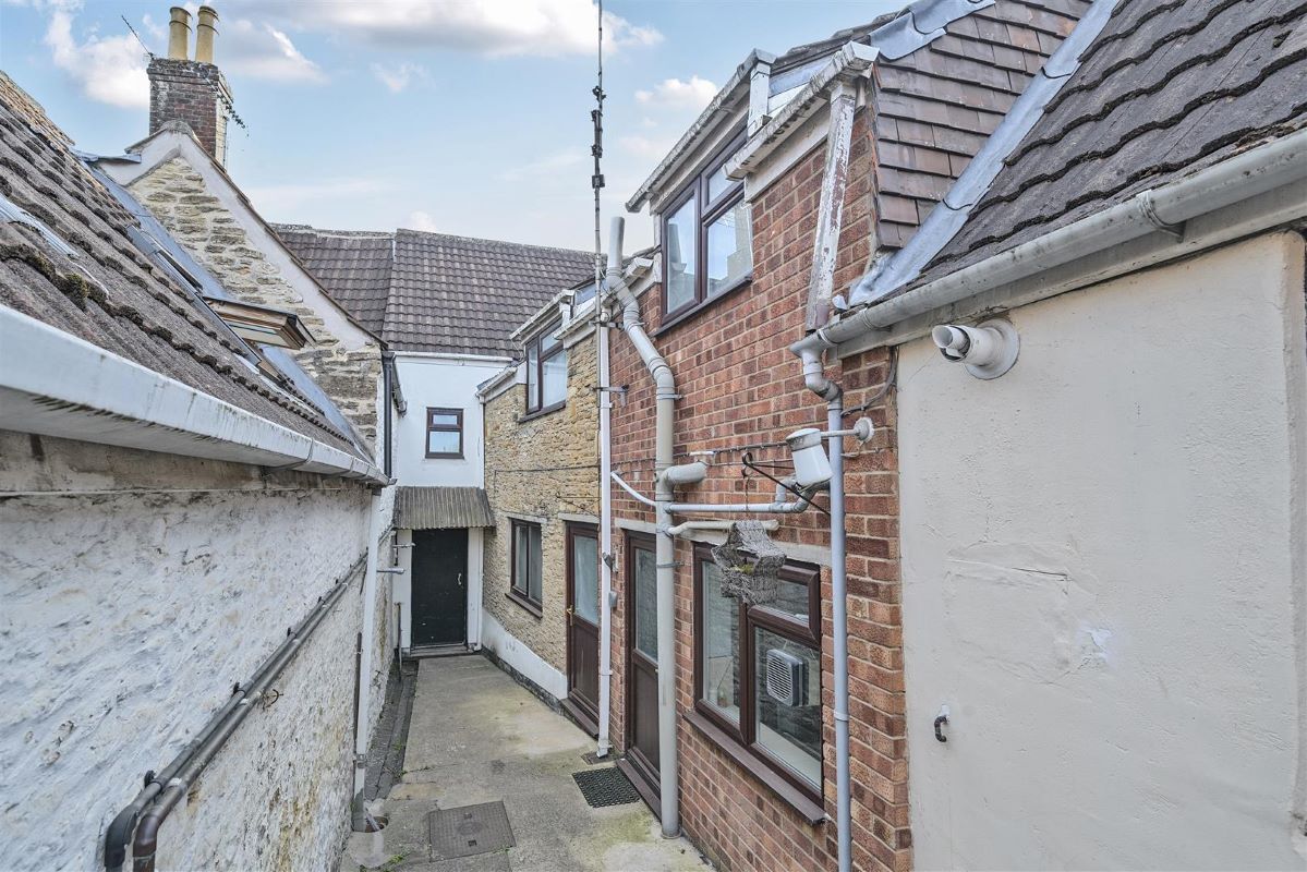 5, The Causeway, Chippenham, SN15 3BT