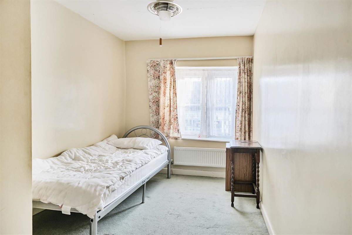 5, The Causeway, Chippenham, SN15 3BT