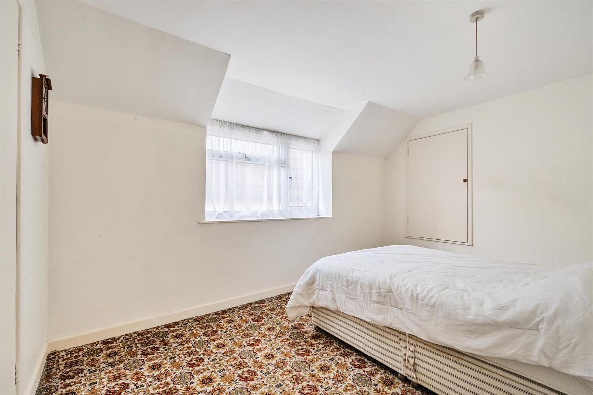 5, The Causeway, Chippenham, SN15 3BT