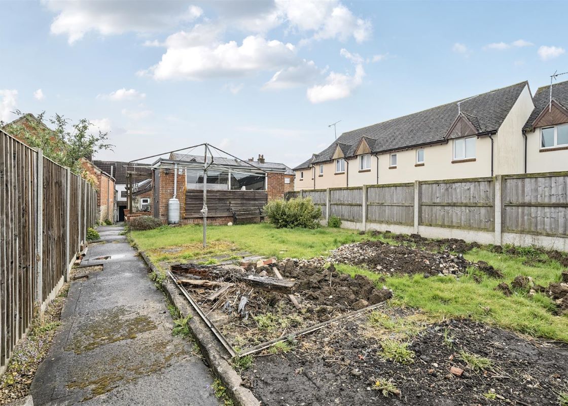 5, The Causeway, Chippenham, SN15 3BT