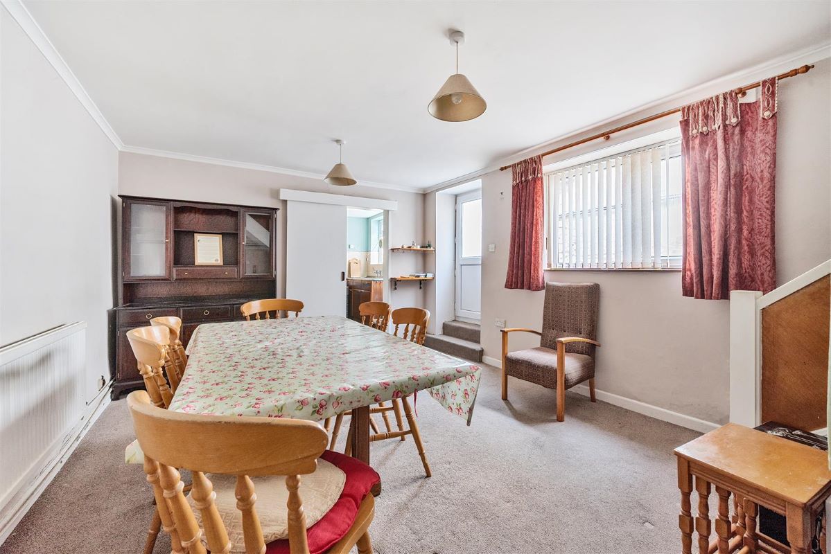 5, The Causeway, Chippenham, SN15 3BT