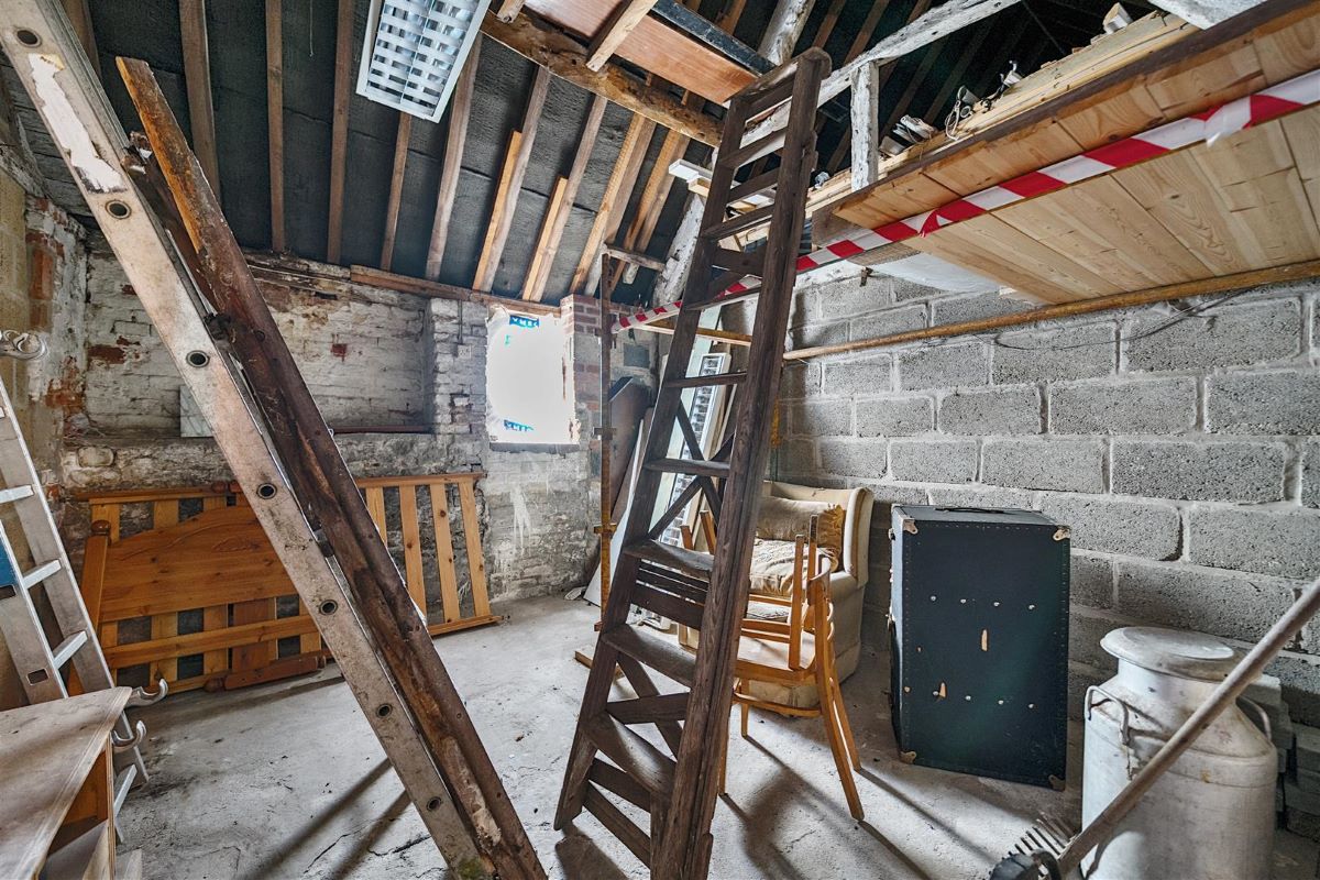 5, The Causeway, Chippenham, SN15 3BT