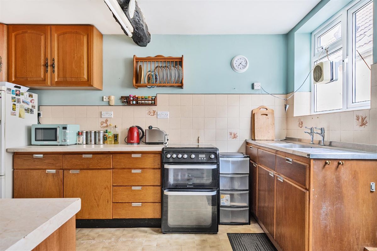 5, The Causeway, Chippenham, SN15 3BT