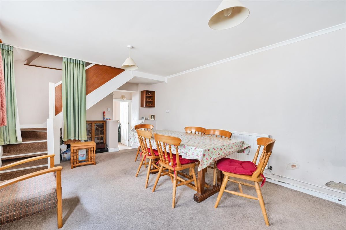 5, The Causeway, Chippenham, SN15 3BT