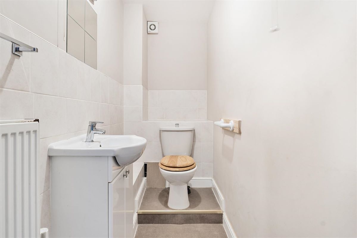 5, The Causeway, Chippenham, SN15 3BT