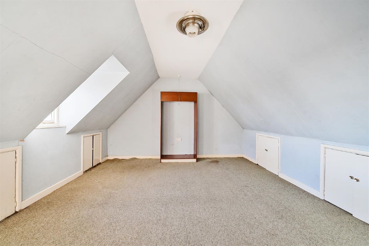 5, The Causeway, Chippenham, SN15 3BT