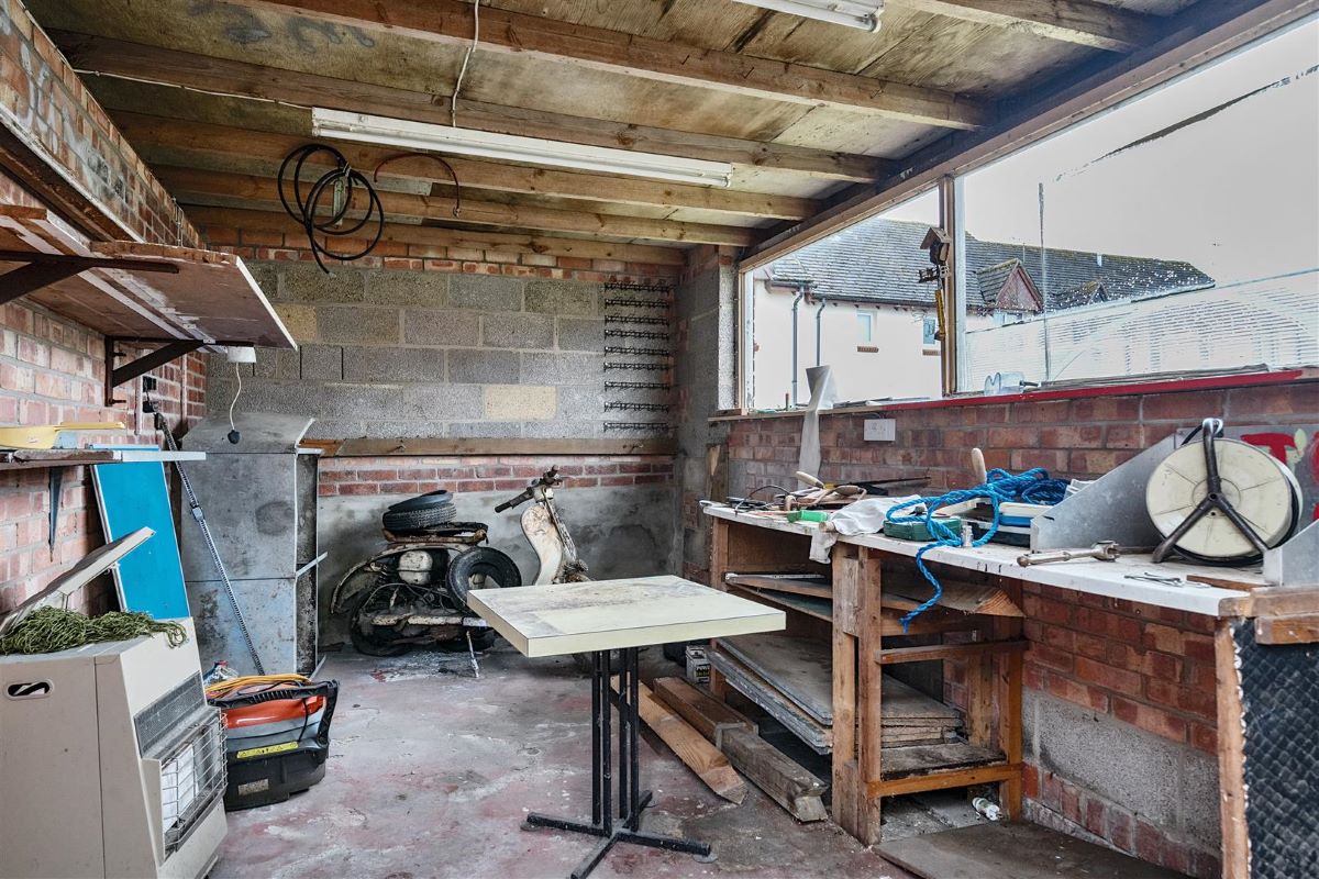 5, The Causeway, Chippenham, SN15 3BT