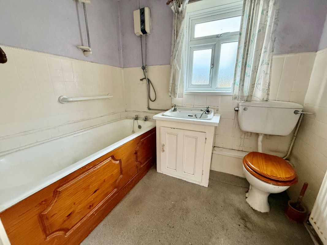 57, Whitegates, Chippenham, Castle Combe, SN14 7HQ