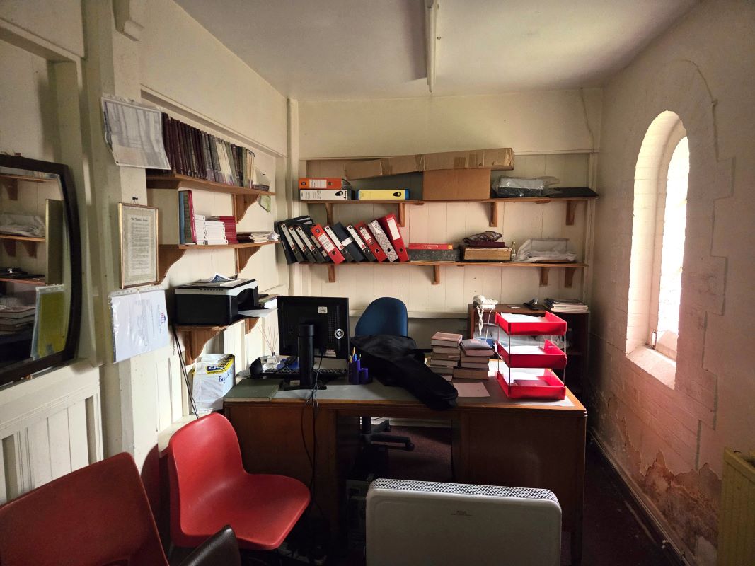 Lowden, Chippenham, SN14 0DS