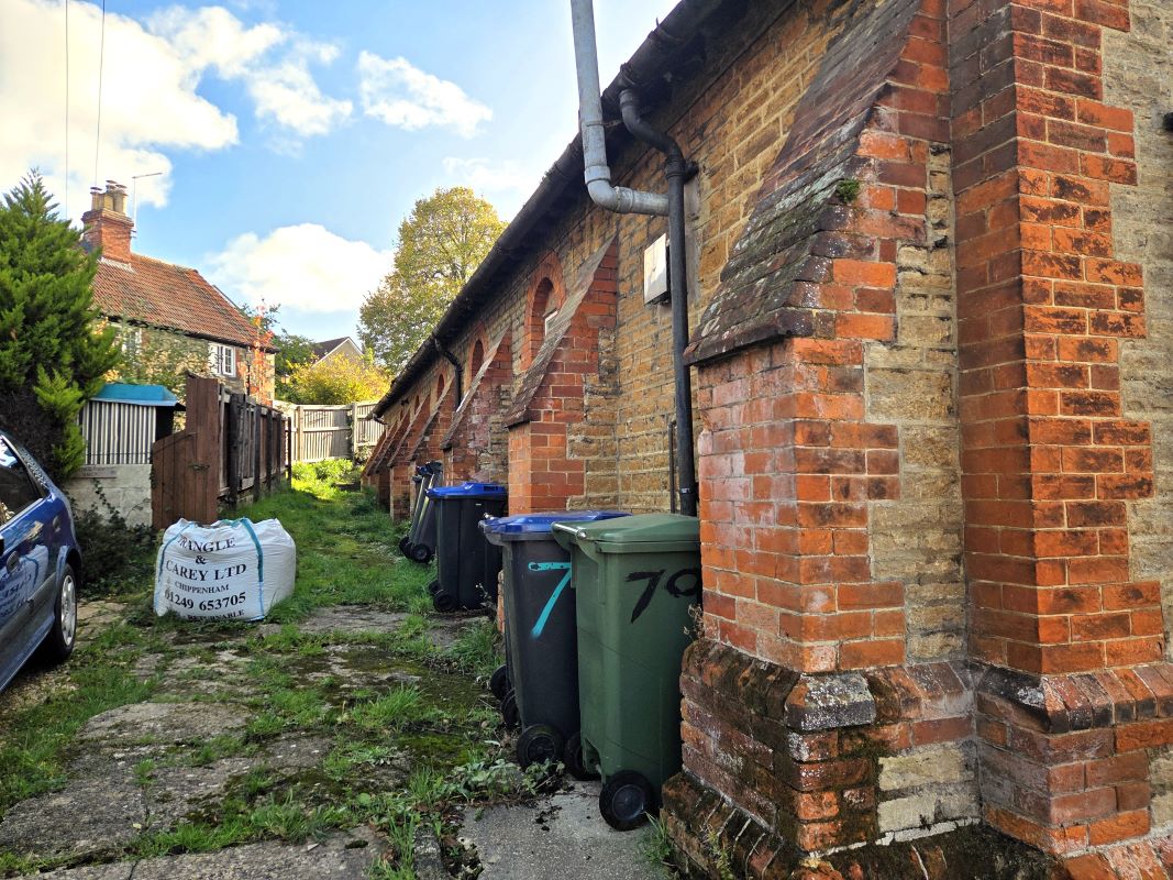 Lowden, Chippenham, SN14 0DS