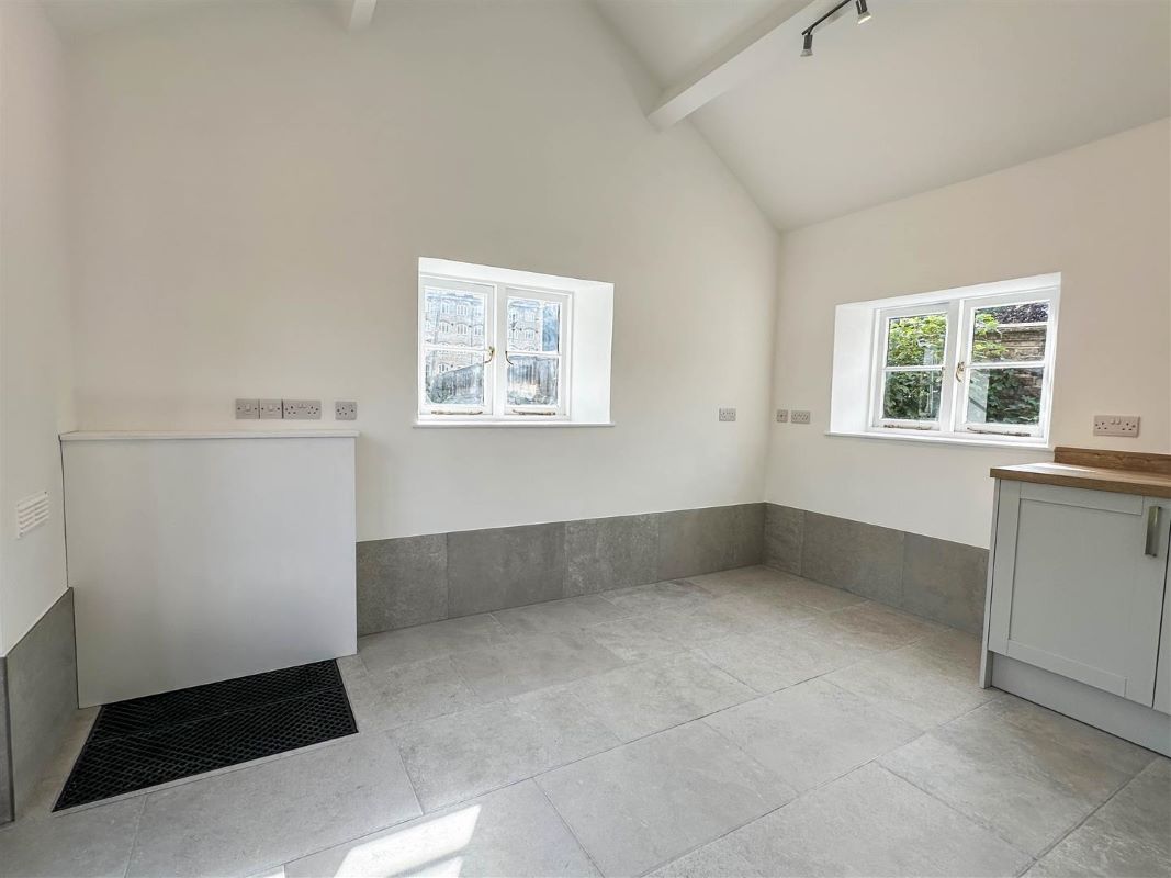 1, St. Johns Bridge, Malmesbury, SN16 9BL