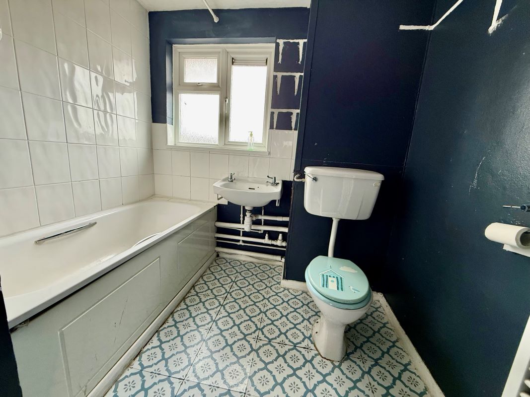 24, Neeld Crescent, Chippenham, SN14 0HT