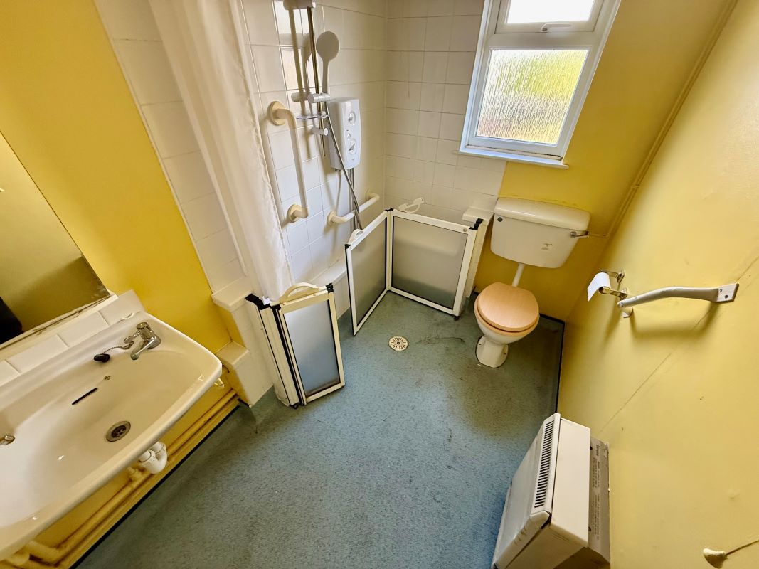 16, Bendy Bow, Malmesbury, Oaksey, SN16 9TN