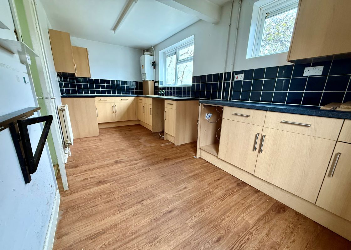 33, Ashe Crescent, Chippenham, SN15 1RN