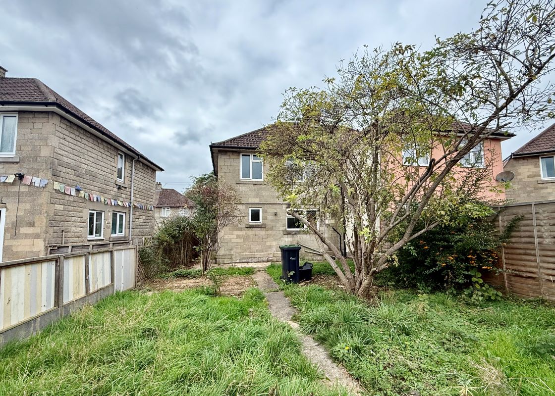 33, Ashe Crescent, Chippenham, SN15 1RN