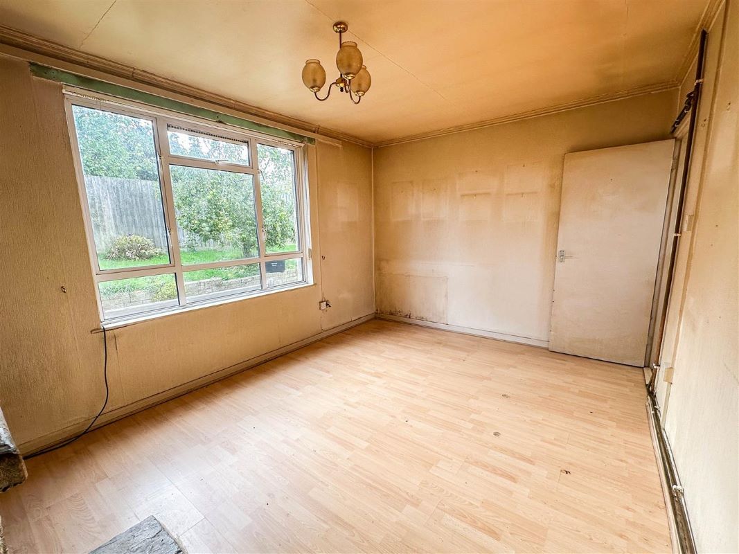 1, Hobbes Close, Malmesbury, SN16 0DA