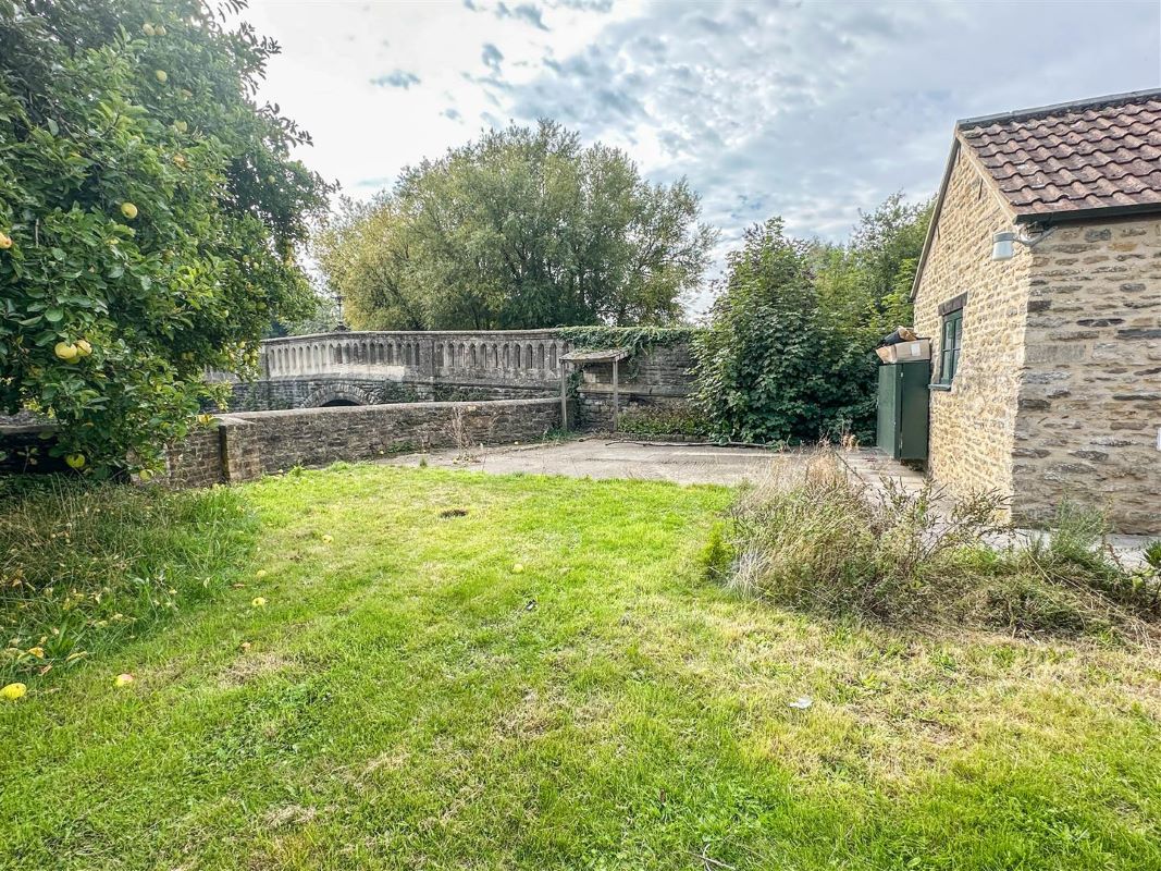 1, St. Johns Bridge, Malmesbury, SN16 9BL