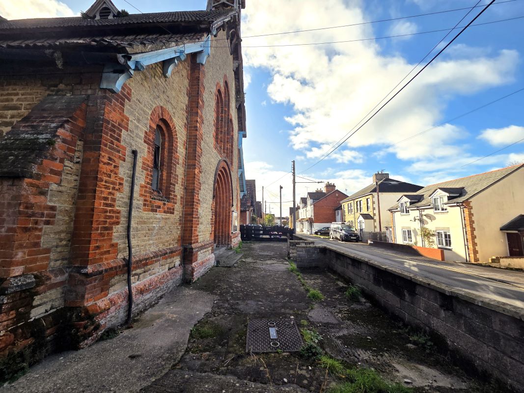 Lowden, Chippenham, SN14 0DS