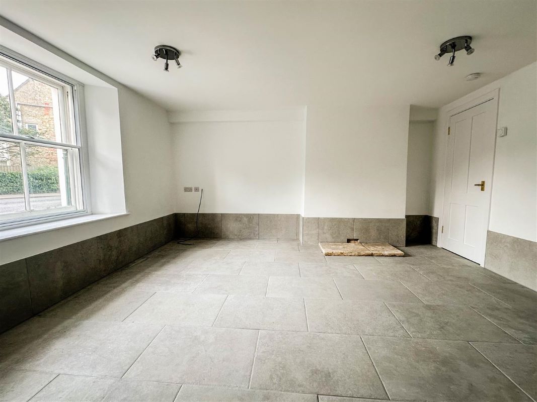 3, The Bridge, Malmesbury, SN16 9BL