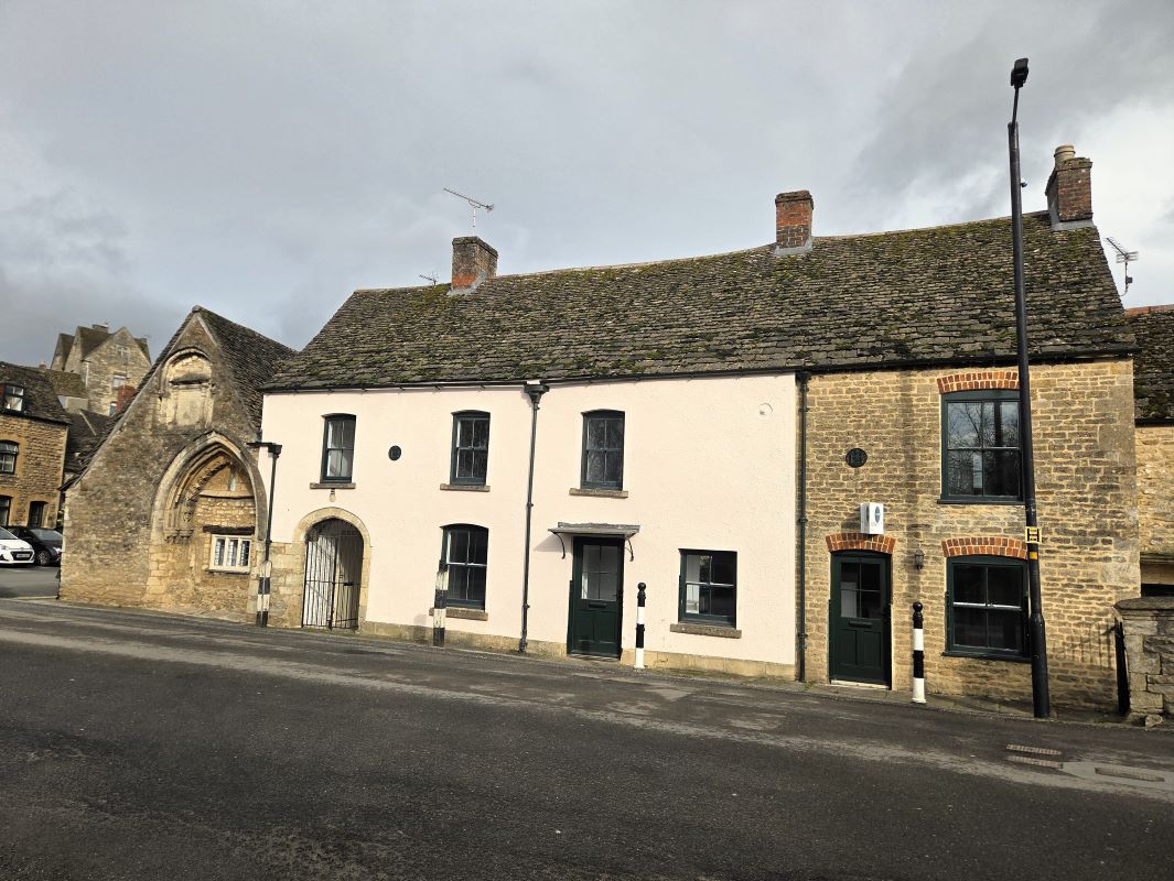 3, The Bridge, Malmesbury, SN16 9BL