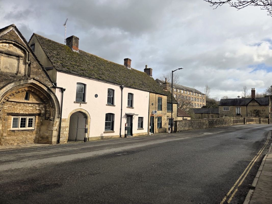 3, The Bridge, Malmesbury, SN16 9BL