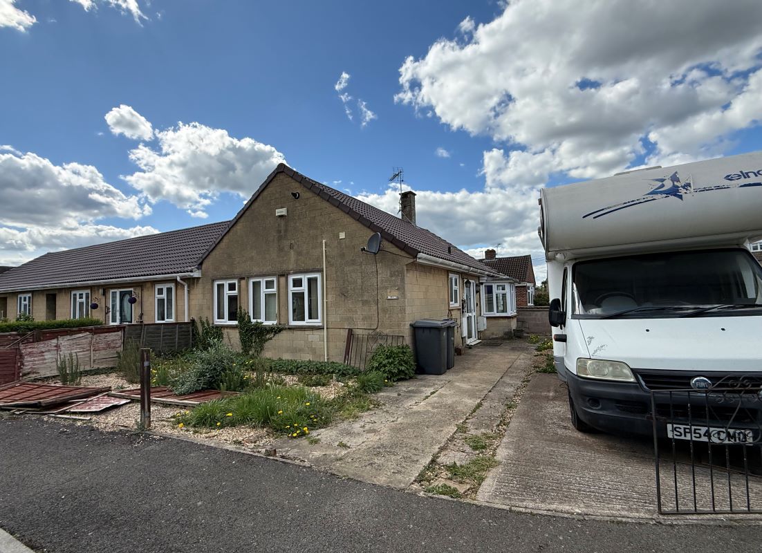 32, Padfield Gardens, Melksham, SN12 6EQ