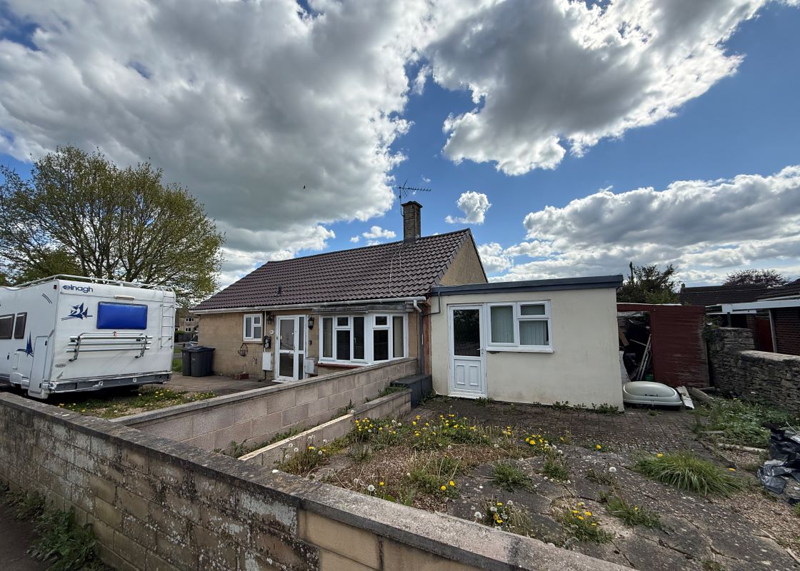 32, Padfield Gardens, Melksham, SN12 6EQ