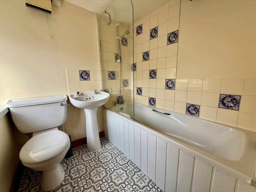 28A, High Street, Warminster, Sutton Veny, BA12 7AW