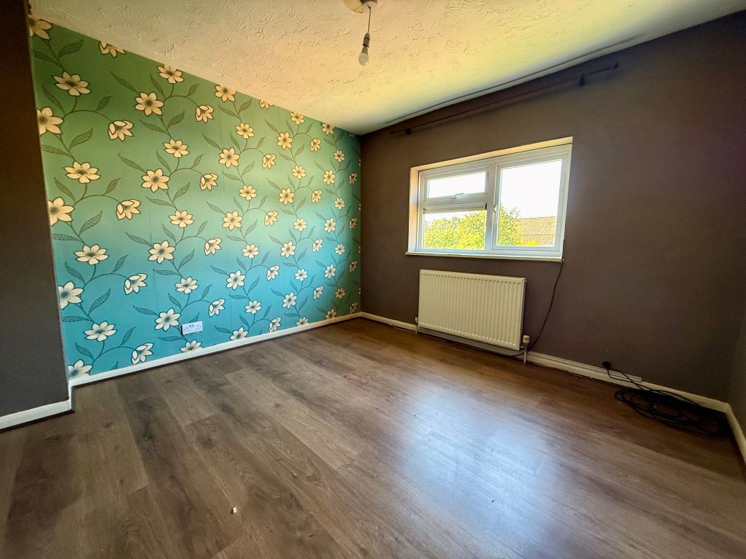 12, Doveys Terrace, Chippenham, Kington Langley, SN15 5NX