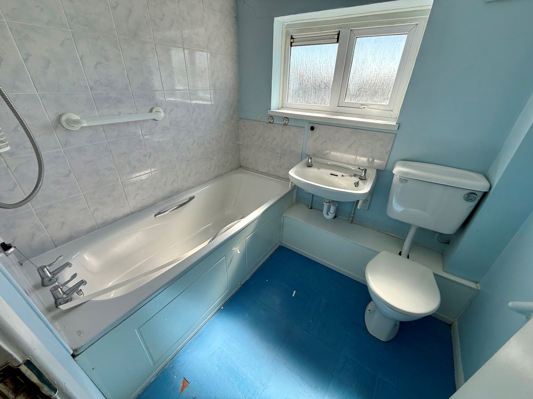 12, Doveys Terrace, Chippenham, Kington Langley, SN15 5NX