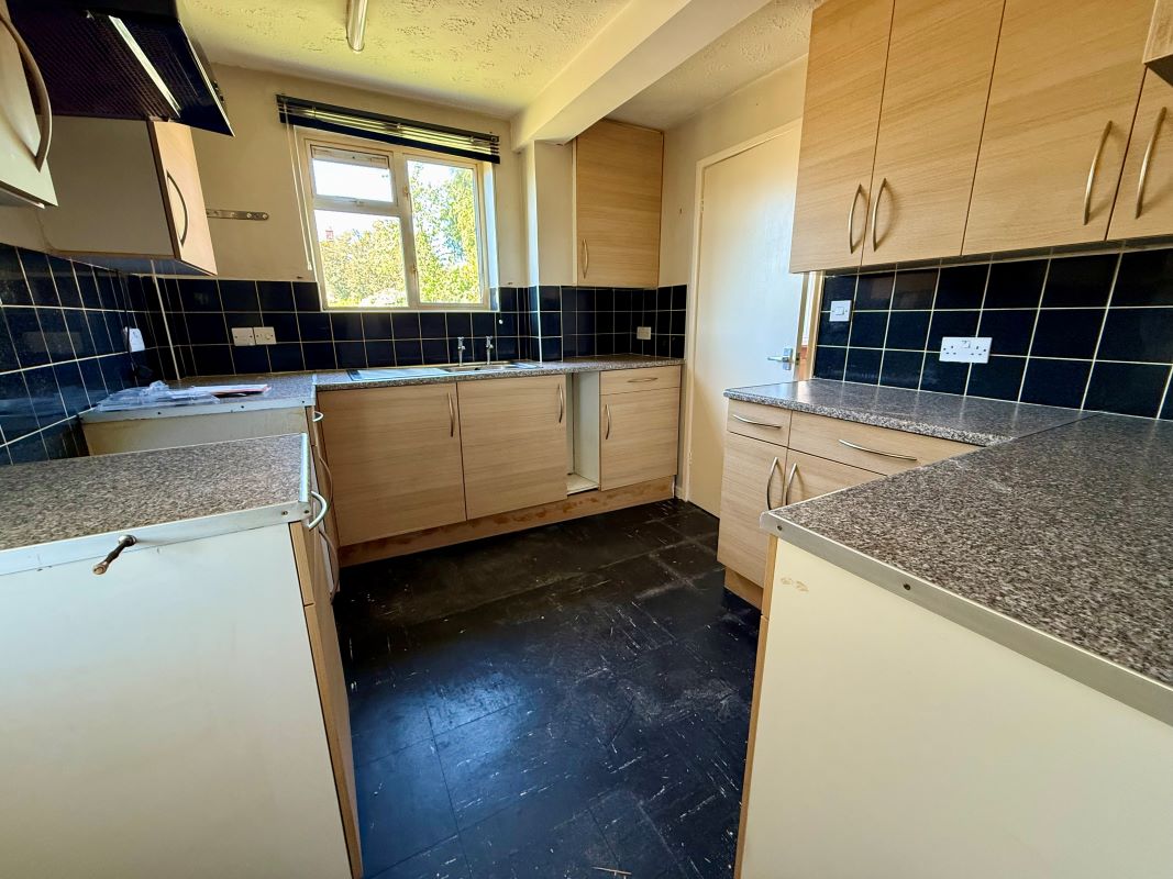 12, Doveys Terrace, Chippenham, Kington Langley, SN15 5NX