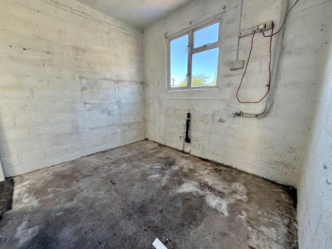 12, Doveys Terrace, Chippenham, Kington Langley, SN15 5NX