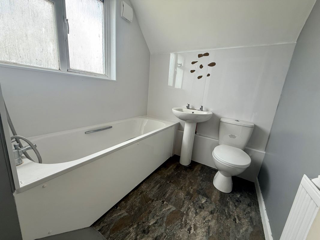 204, Wood Lane, Chippenham, SN15 3EE