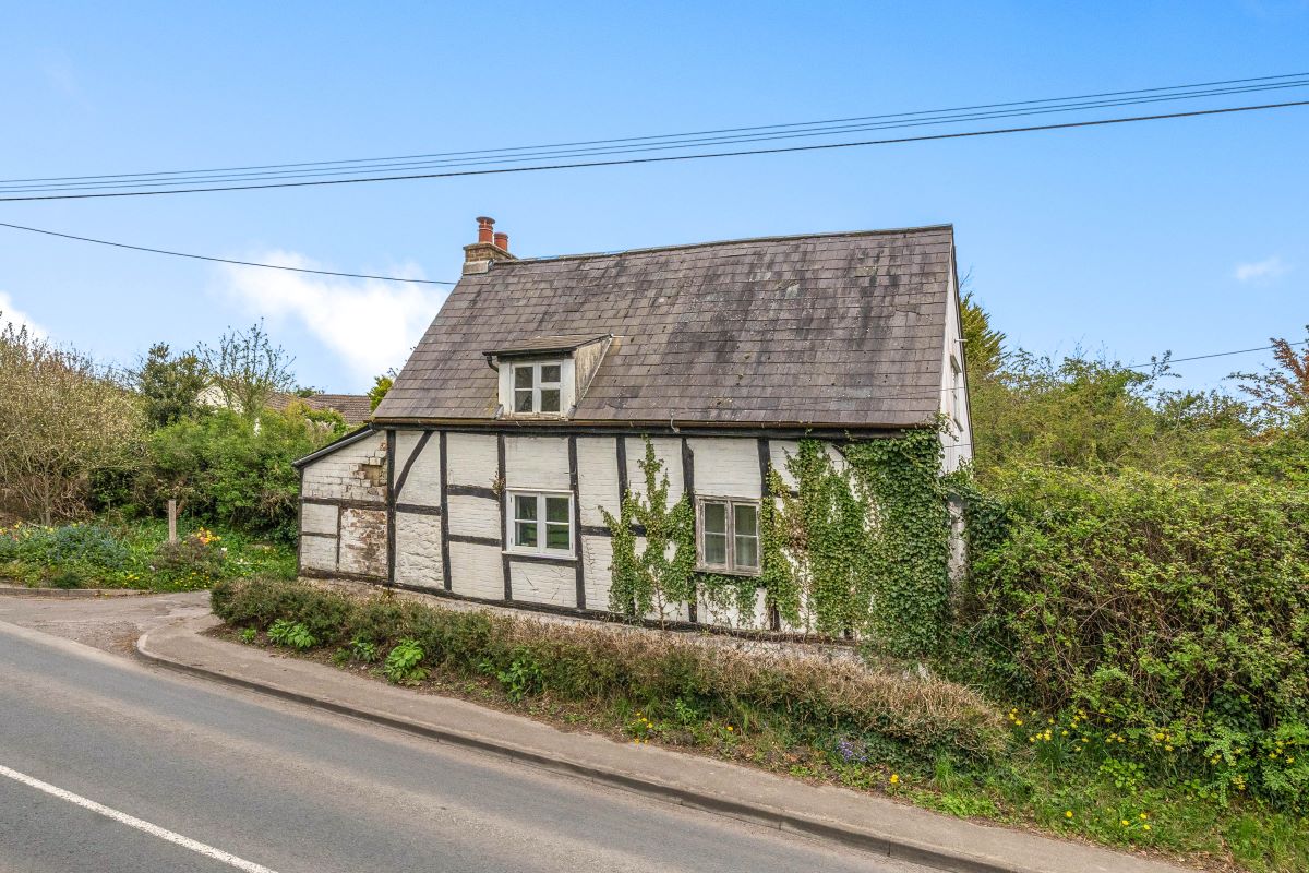4, Eastcott, Devizes, SN10 4PJ